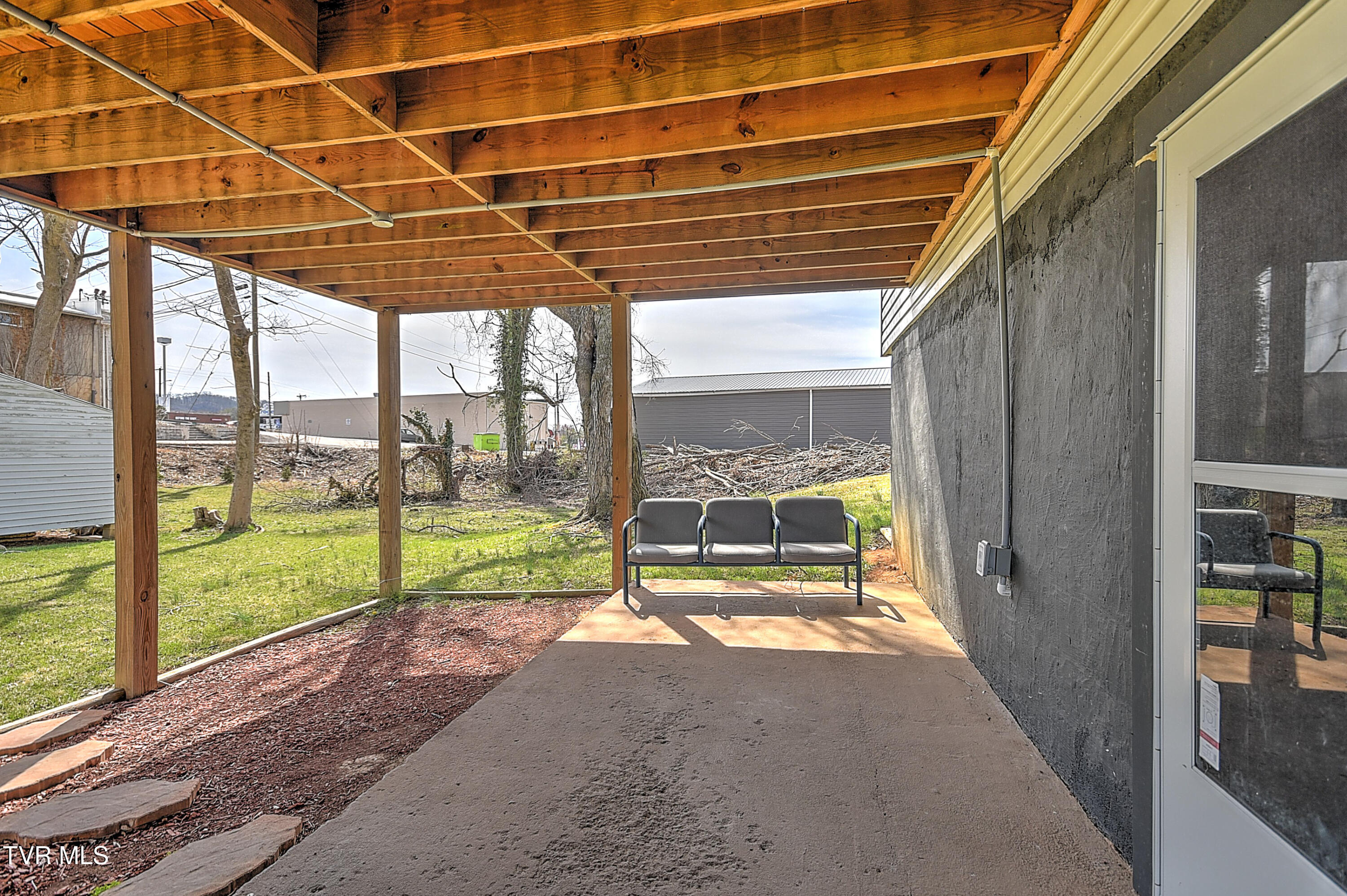 128 Hemlock Drive, Bristol, Virginia image 34