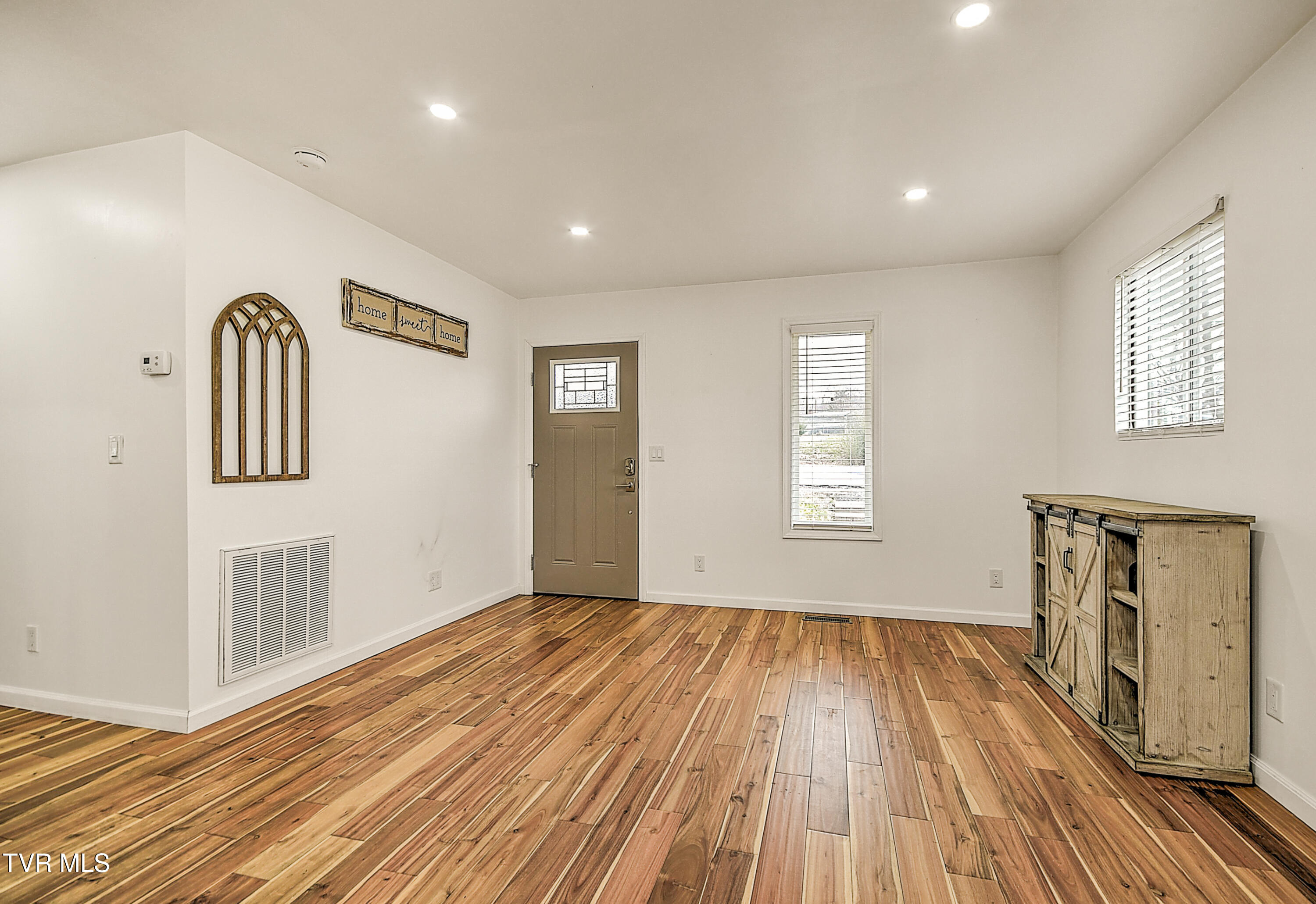 128 Hemlock Drive, Bristol, Virginia image 8