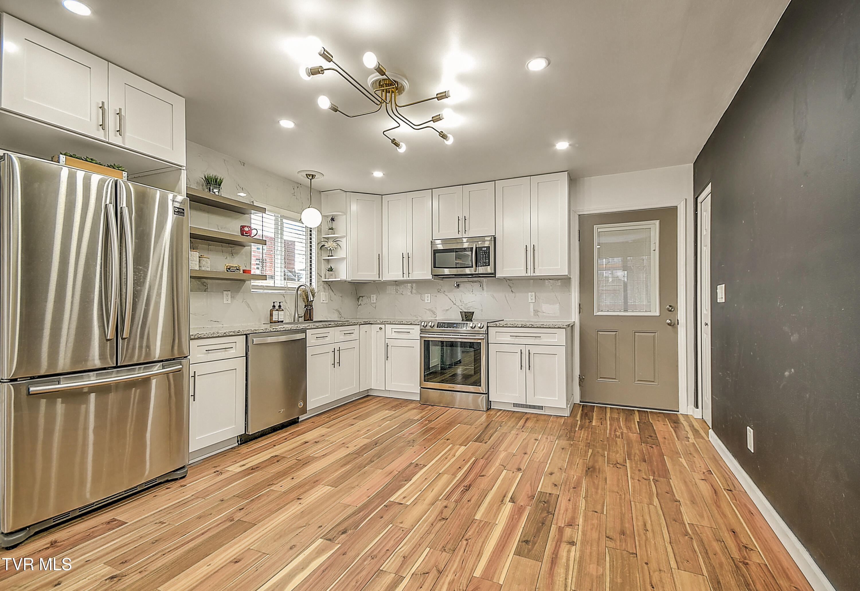 128 Hemlock Drive, Bristol, Virginia image 12
