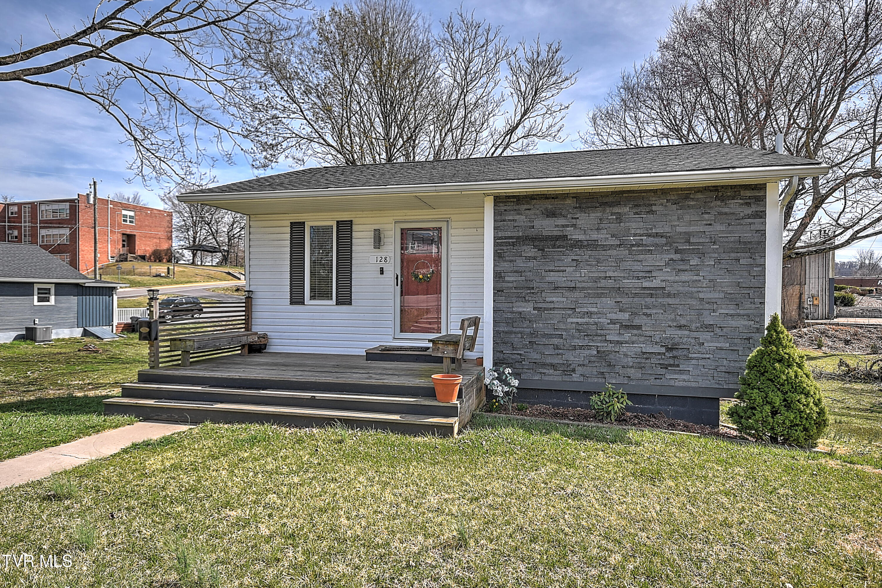 128 Hemlock Drive, Bristol, Virginia image 48