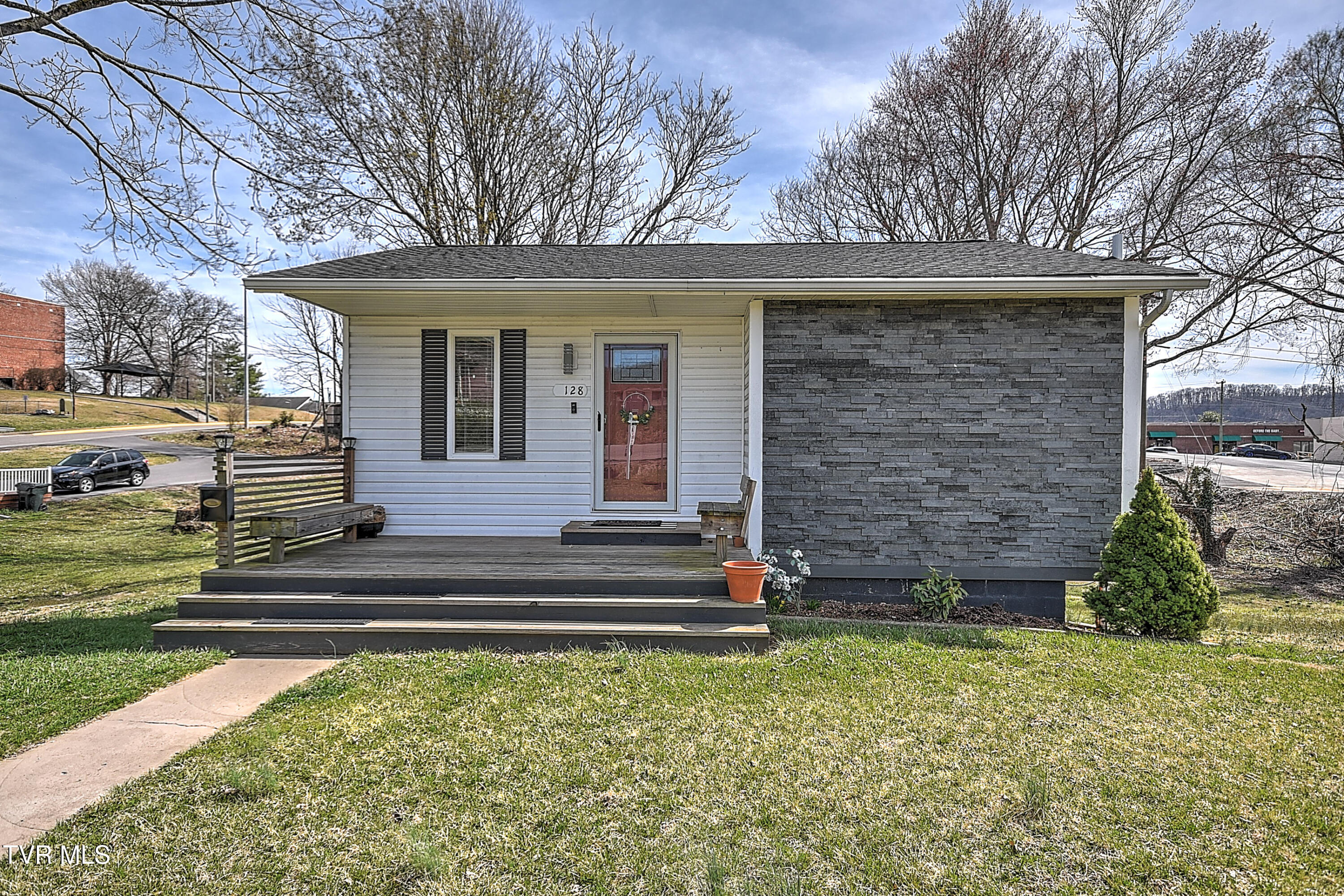 128 Hemlock Drive, Bristol, Virginia image 49