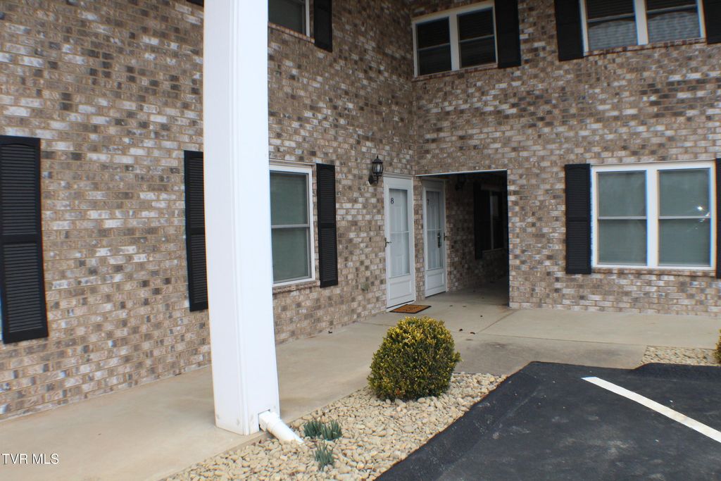 Photo of 730 Sir Echo Drive #8, Kingsport, TN 37663 (MLS # 9990618)