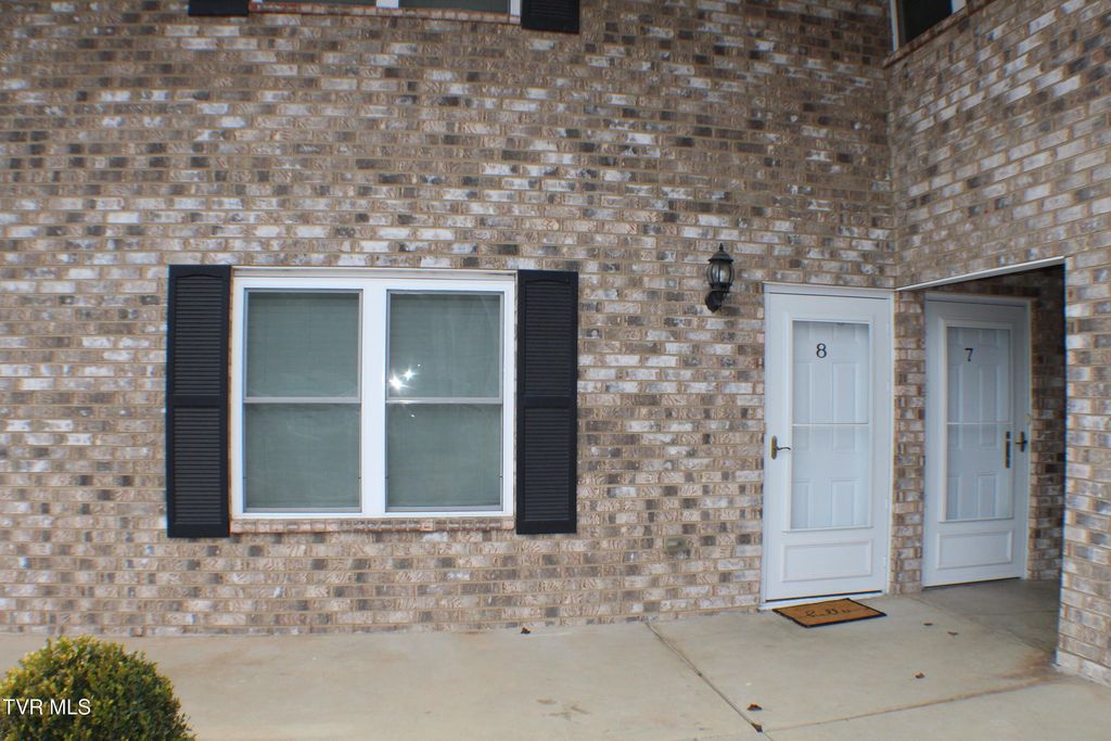 Photo of 730 Sir Echo Drive #8, Kingsport, TN 37663 (MLS # 9990618)