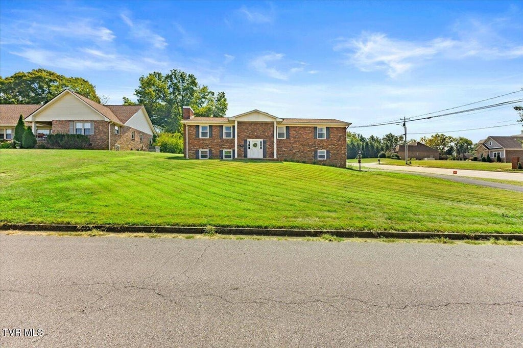 Photo of 817 Hills Drive, Johnson City, TN 37604 (MLS # 10001053)