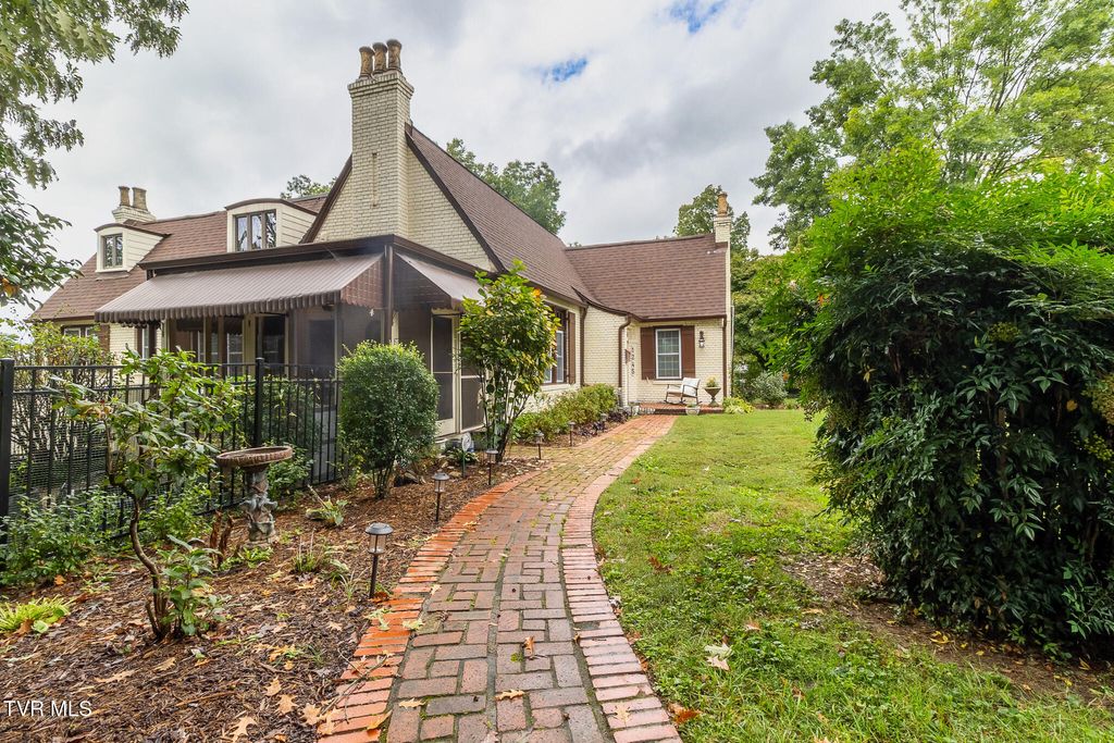 Photo of 1245 Watauga Street, Kingsport, TN 37660 (MLS # 9986346)