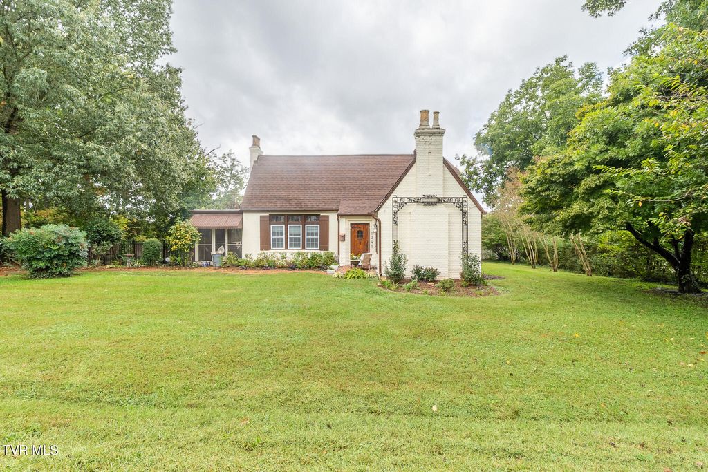 Photo of 1245 Watauga Street, Kingsport, TN 37660 (MLS # 9986346)