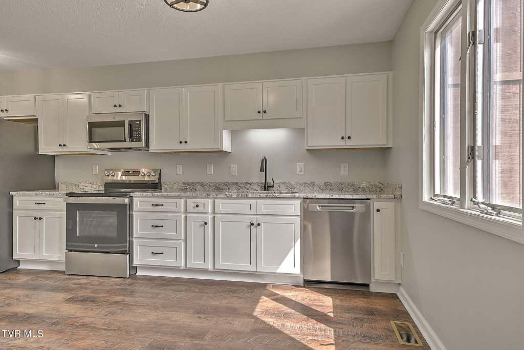 Photo of 1111 Timbers East #*, Greeneville, TN 37745 (MLS # 9998496)