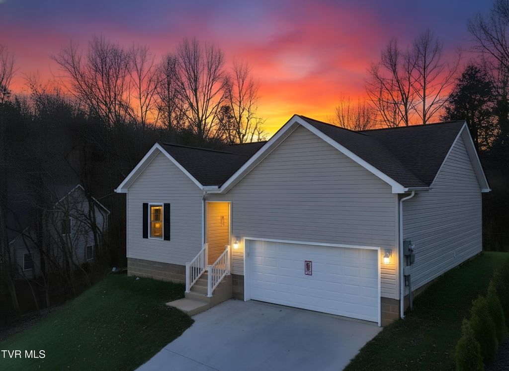 Photo of 170 Brighton Place, Bristol, TN 37620 (MLS # 9992146)