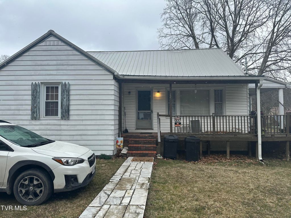 Photo of 229 Burnette Street, Richlands, VA 24641 (MLS # 9991469)