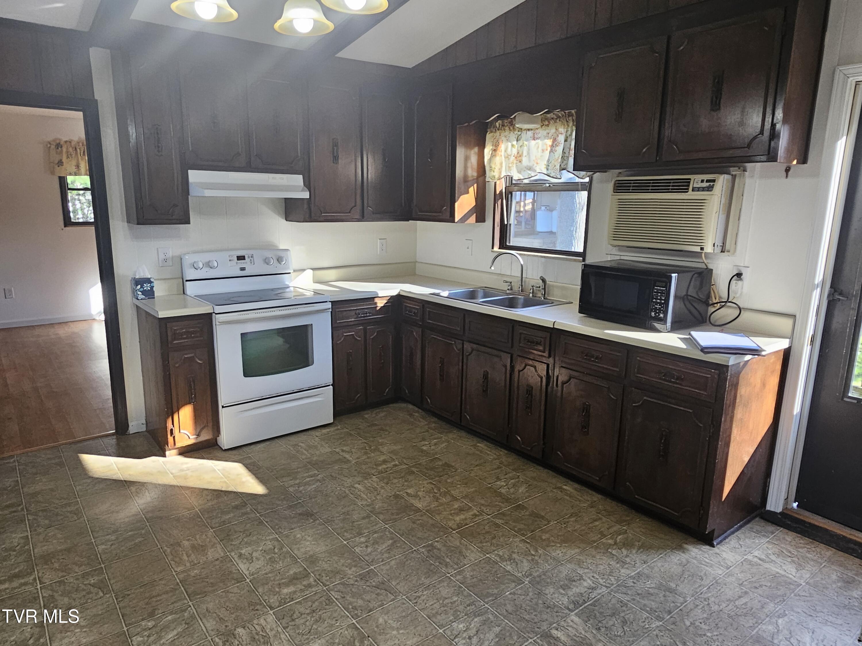 329 Chalet Drive, Coeburn, Virginia image 11