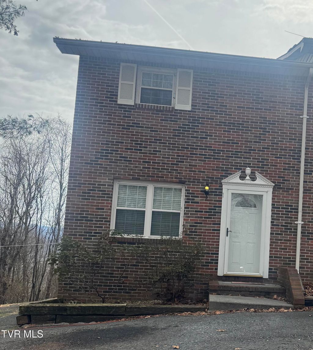 Photo of 121 Towneview Estates Drive #1, Elizabethton, TN 37643 (MLS # 9991465)