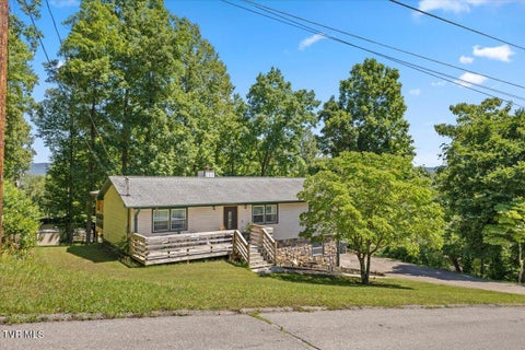 Photo of 303 Clifftop Court, Mount Carmel, TN 37645 (MLS # 9996467)