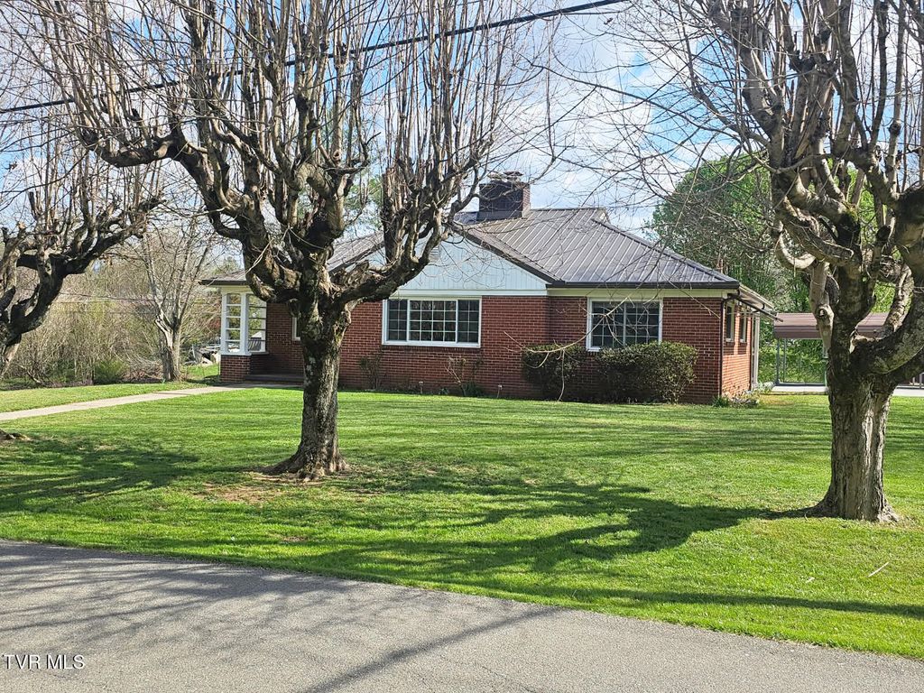 Photo of 612 Oakwood Avenue, Pennington Gap, VA 24277 (MLS # 9993186)