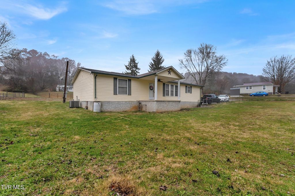 Photo of 309 Sammons Pvt Drive, Blountville, TN 37617 (MLS # 9974285)