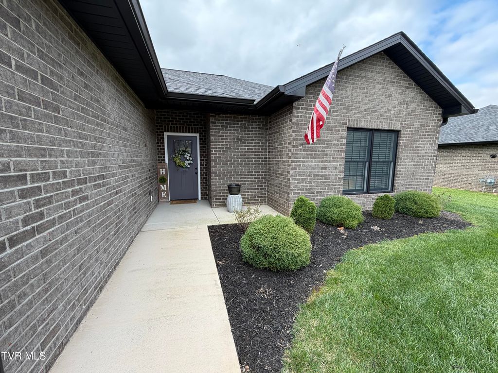 Photo of 143 Patriot Crossing #143, Greeneville, TN 37745 (MLS # 9992745)
