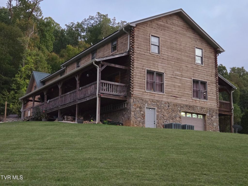 Photo of 255 Bank Drive, Fall Branch, TN 37656 (MLS # 9988429)