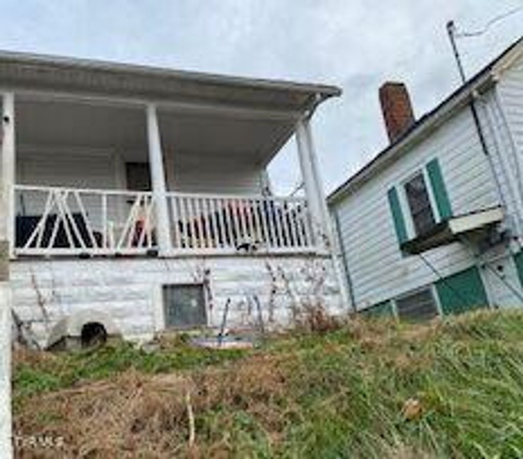 Photo of 711 Norfolk Avenue, Bristol, VA 24201 (MLS # 9990318)