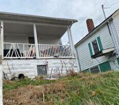 Homes For Sale - 711 Norfolk Avenue<br/> Bristol, VA 24201