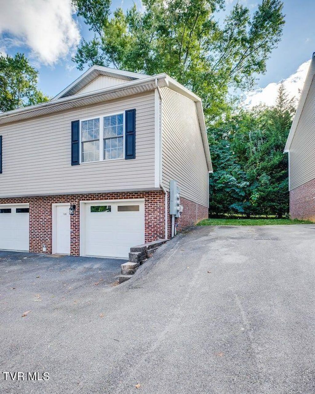 Photo of 169 Grande Avenue #100, Johnson City, TN 37601 (MLS # 9985705)