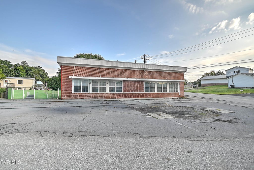 Photo of 35363538 Walnut Street, Johnson City, TN 37604 (MLS # 10000313)