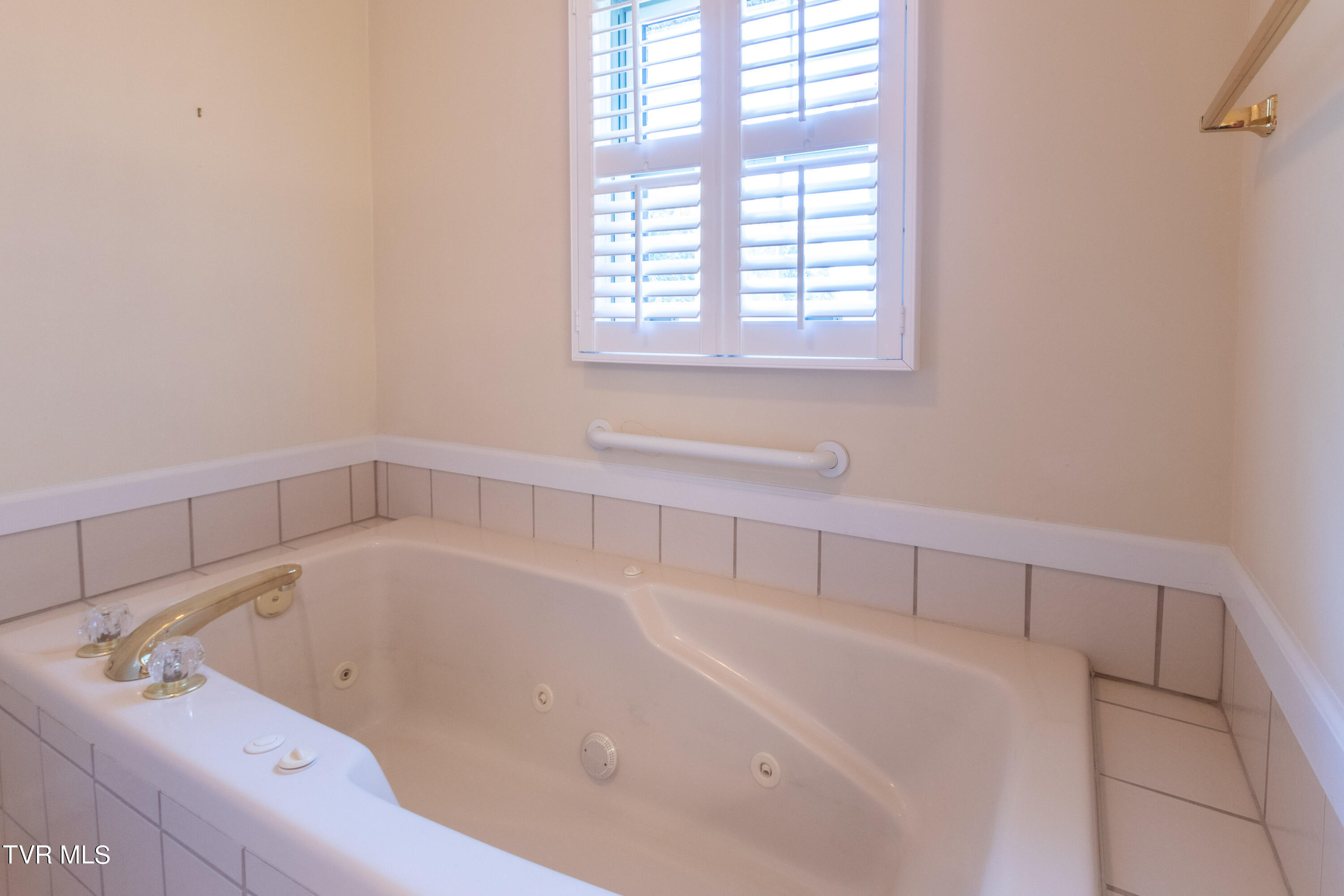 Abingdon, Virginia 24211, United States, 3 Bedrooms Bedrooms, ,2 BathroomsBathrooms,Residential,Pending,47545