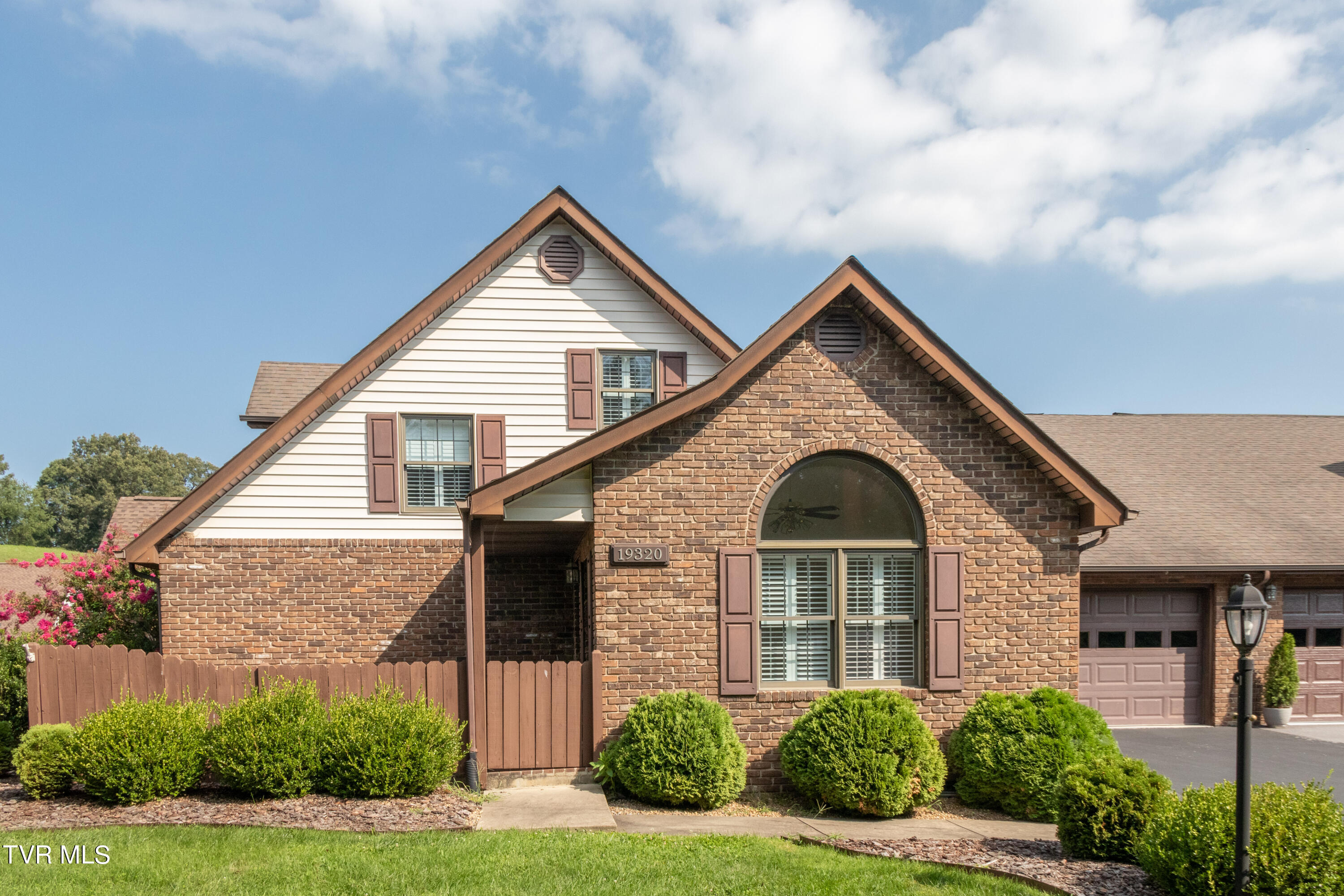 Abingdon, Virginia 24211, United States, 3 Bedrooms Bedrooms, ,2 BathroomsBathrooms,Residential,Pending,47545