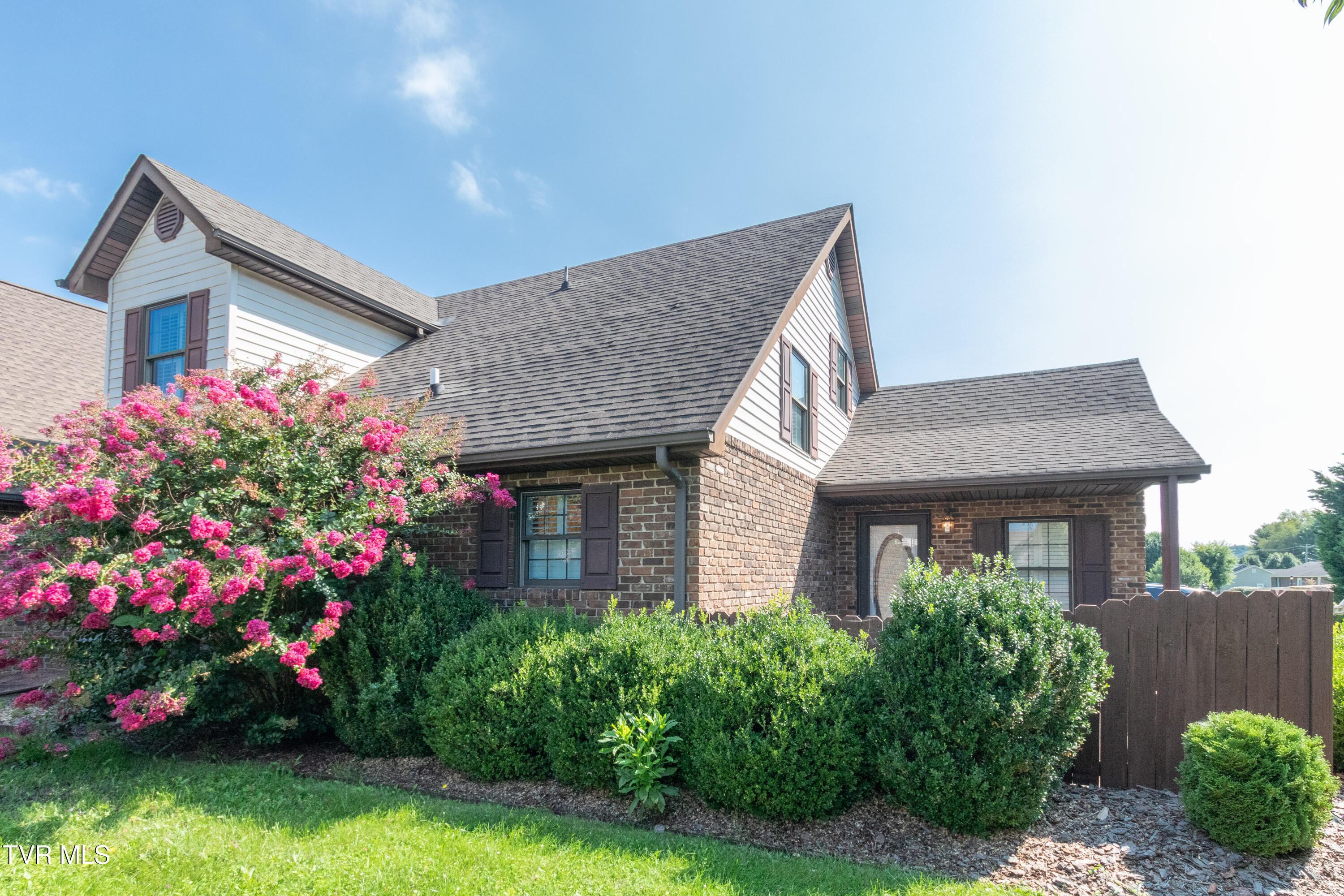 Abingdon, Virginia 24211, United States, 3 Bedrooms Bedrooms, ,2 BathroomsBathrooms,Residential,Pending,47545