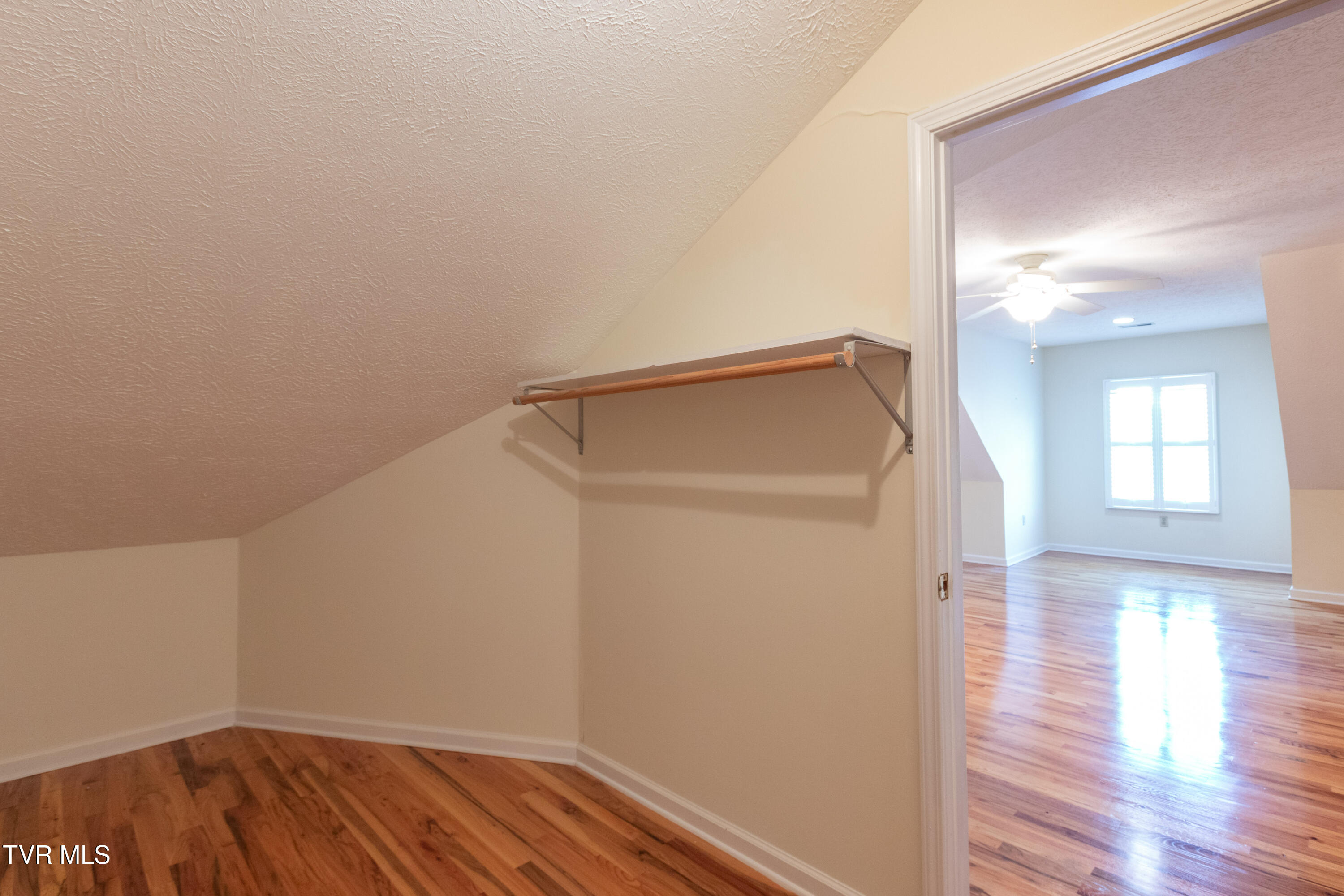 Abingdon, Virginia 24211, United States, 3 Bedrooms Bedrooms, ,2 BathroomsBathrooms,Residential,Pending,47545