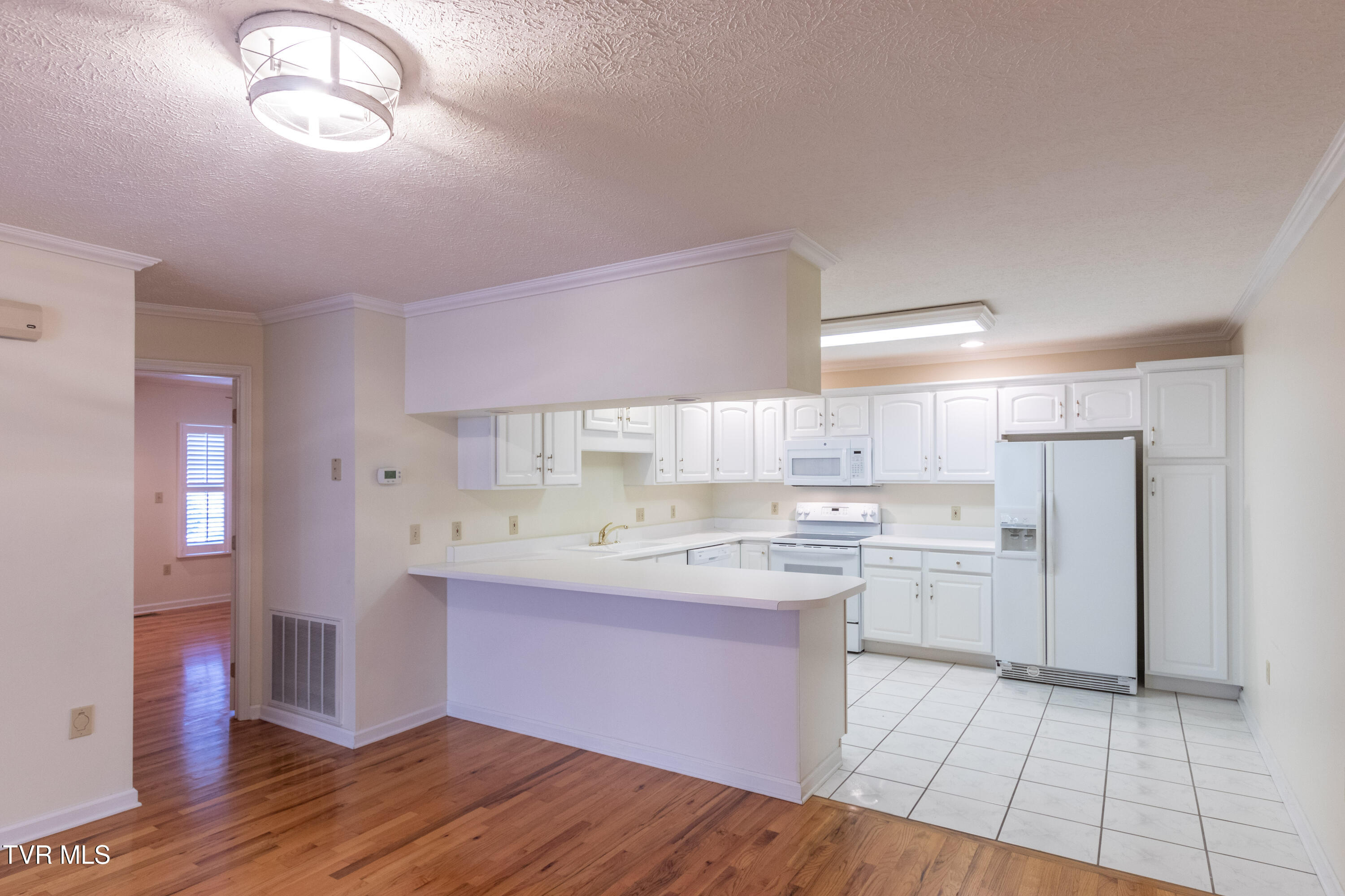 Abingdon, Virginia 24211, United States, 3 Bedrooms Bedrooms, ,2 BathroomsBathrooms,Residential,Pending,47545