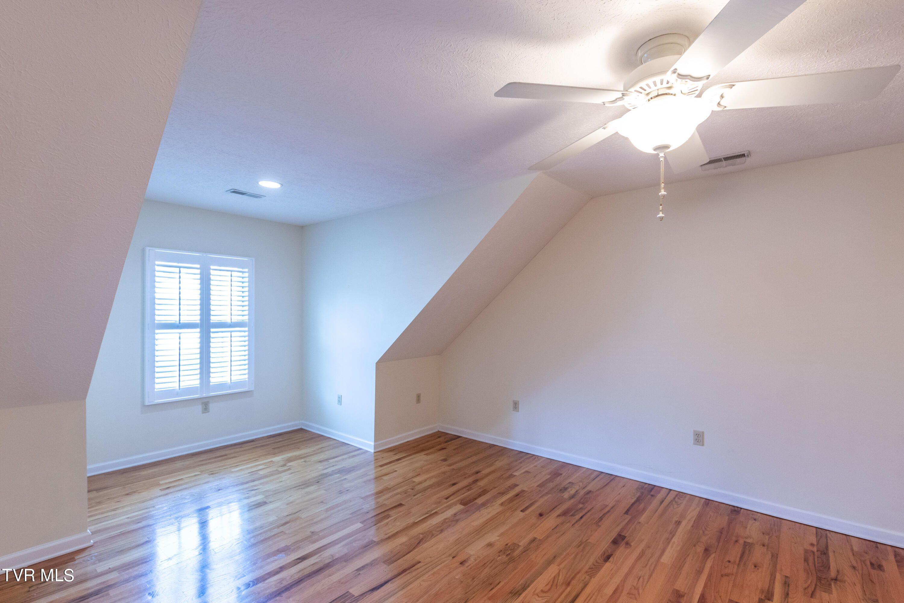 Abingdon, Virginia 24211, United States, 3 Bedrooms Bedrooms, ,2 BathroomsBathrooms,Residential,Pending,47545