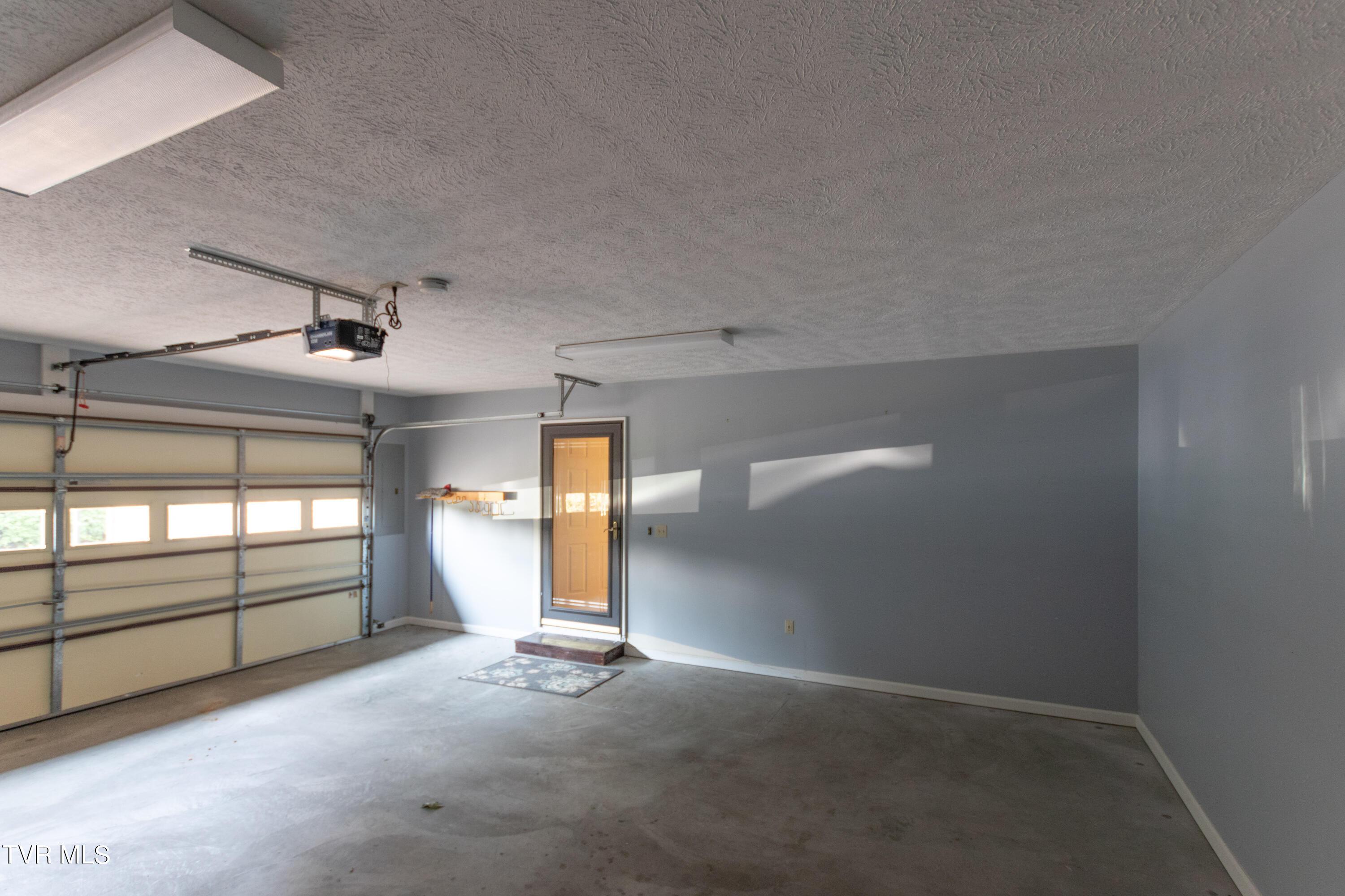 Abingdon, Virginia 24211, United States, 3 Bedrooms Bedrooms, ,2 BathroomsBathrooms,Residential,Pending,47545