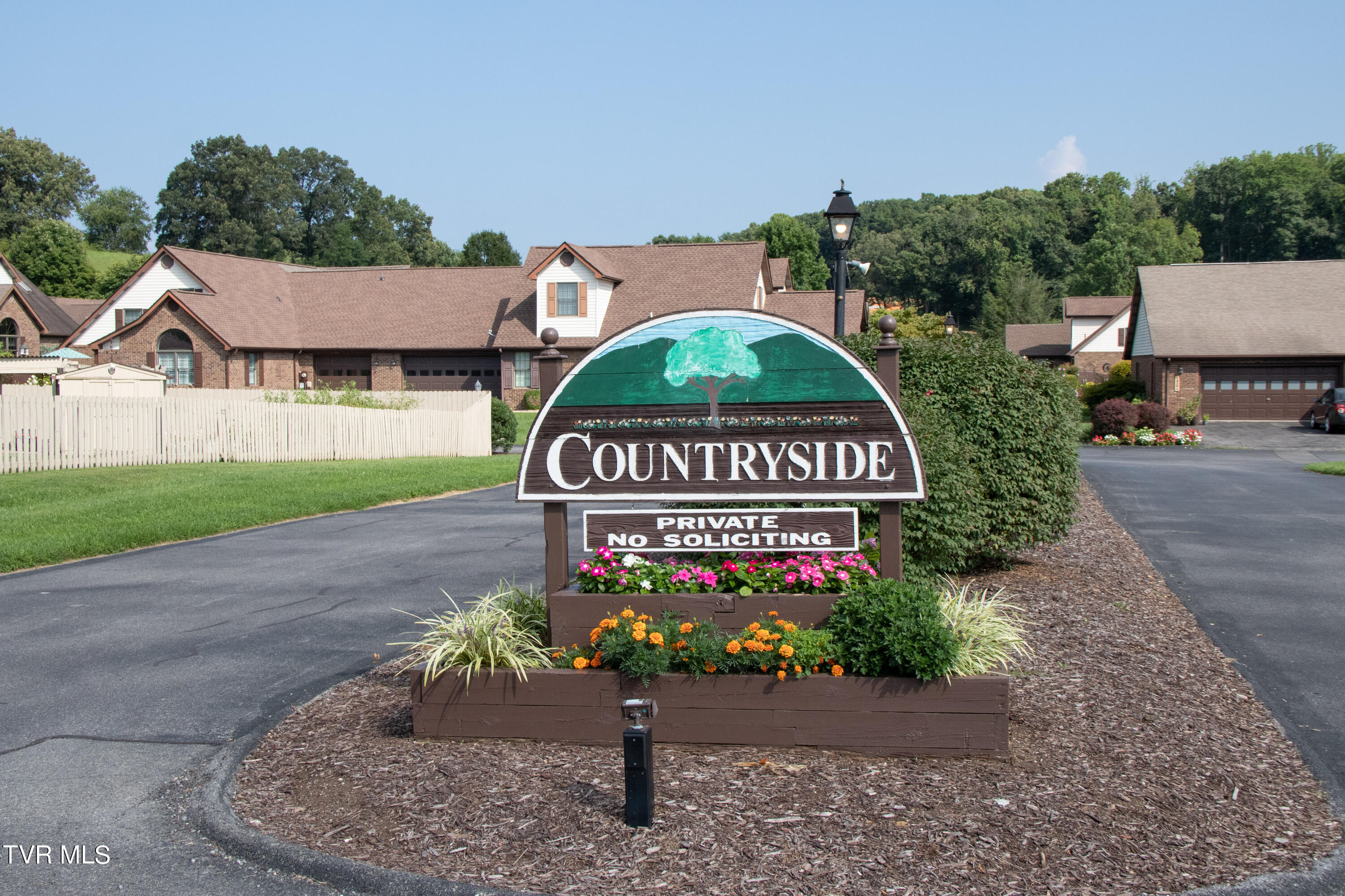 Abingdon, Virginia 24211, United States, 3 Bedrooms Bedrooms, ,2 BathroomsBathrooms,Residential,Pending,47545