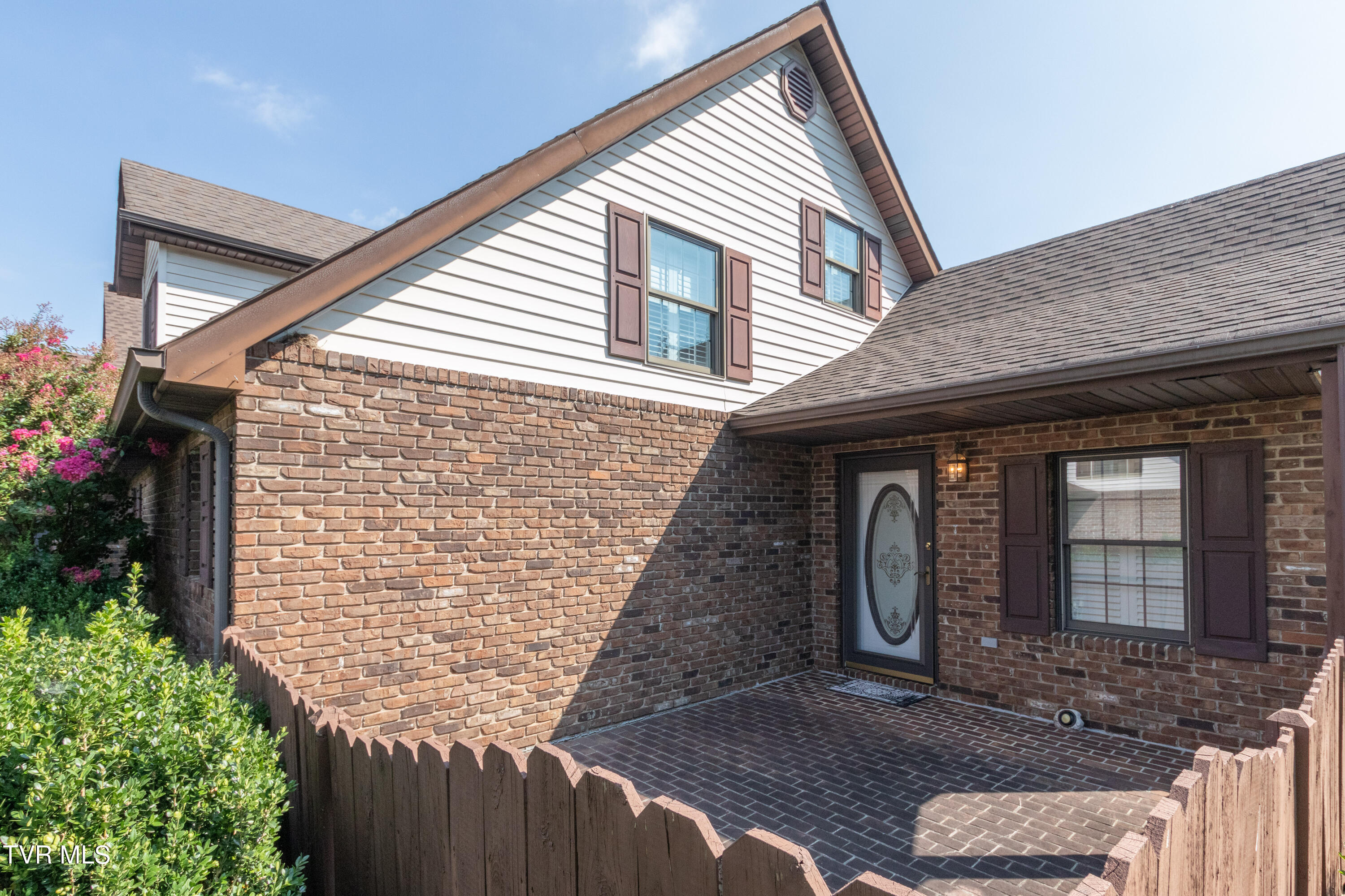 Abingdon, Virginia 24211, United States, 3 Bedrooms Bedrooms, ,2 BathroomsBathrooms,Residential,Pending,47545