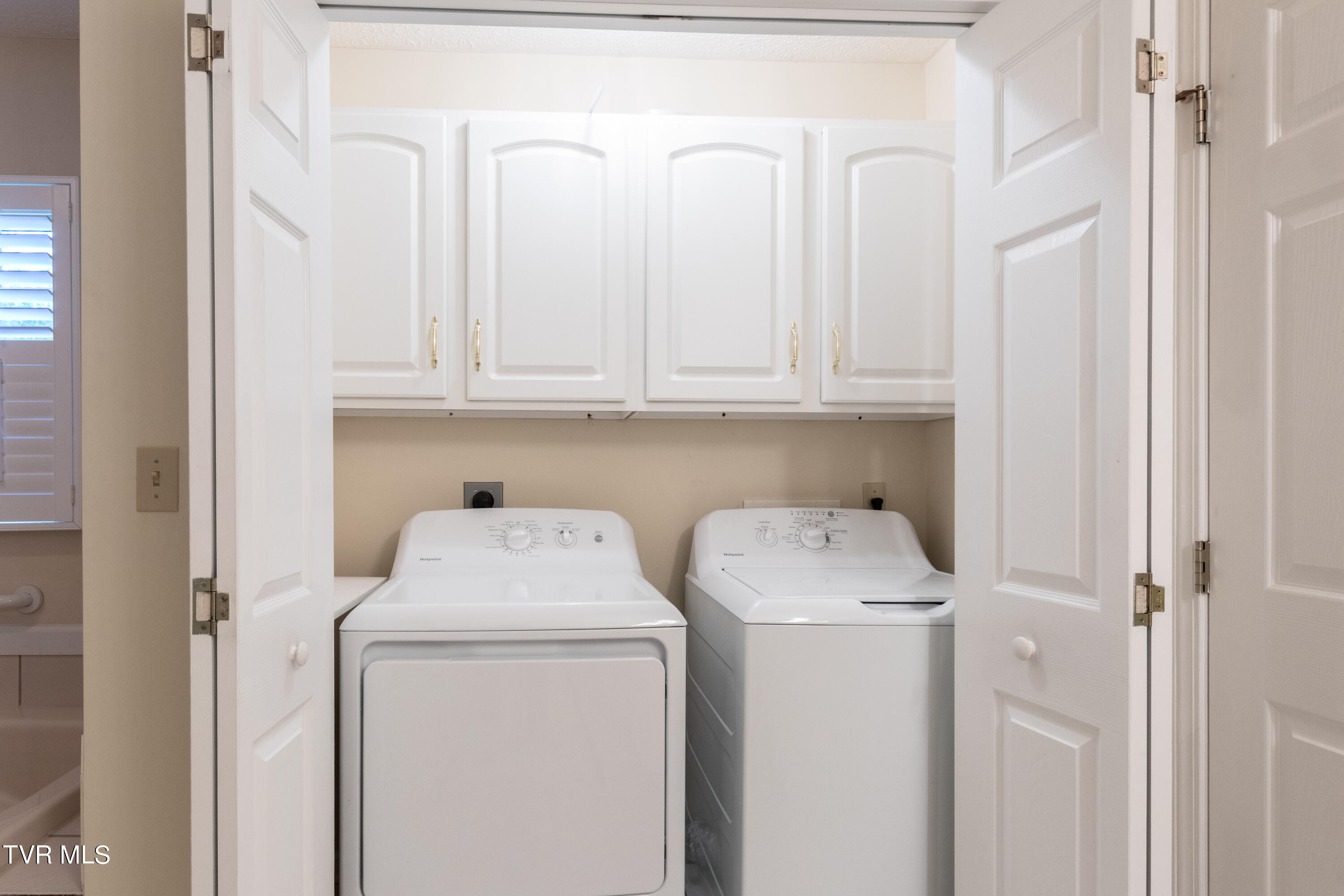 Abingdon, Virginia 24211, United States, 3 Bedrooms Bedrooms, ,2 BathroomsBathrooms,Residential,Pending,47545