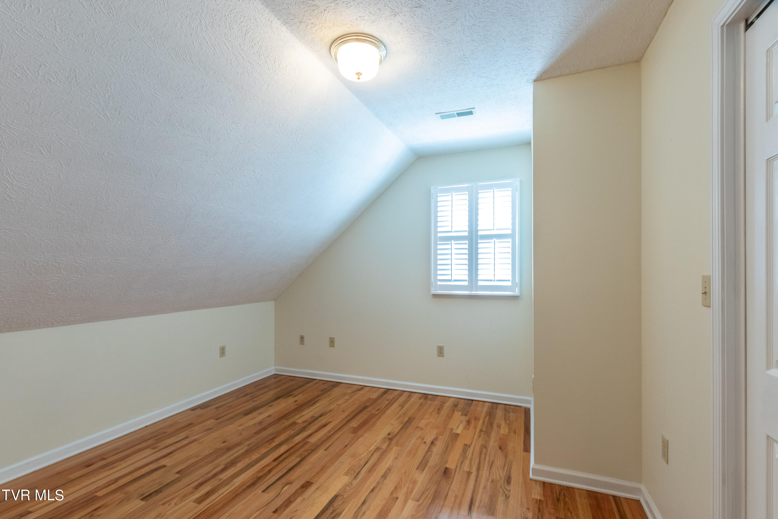 Abingdon, Virginia 24211, United States, 3 Bedrooms Bedrooms, ,2 BathroomsBathrooms,Residential,Pending,47545