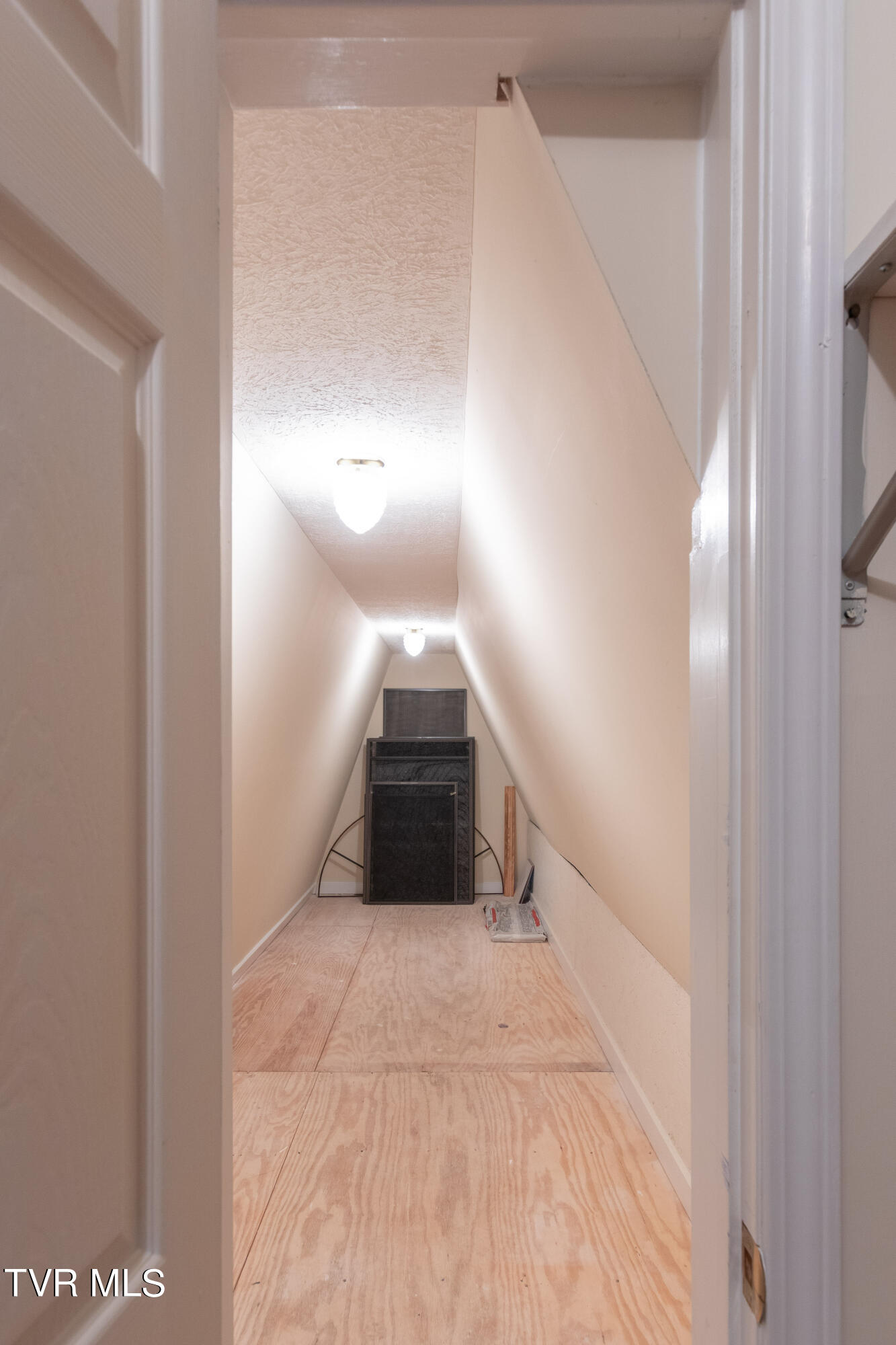 Abingdon, Virginia 24211, United States, 3 Bedrooms Bedrooms, ,2 BathroomsBathrooms,Residential,Pending,47545