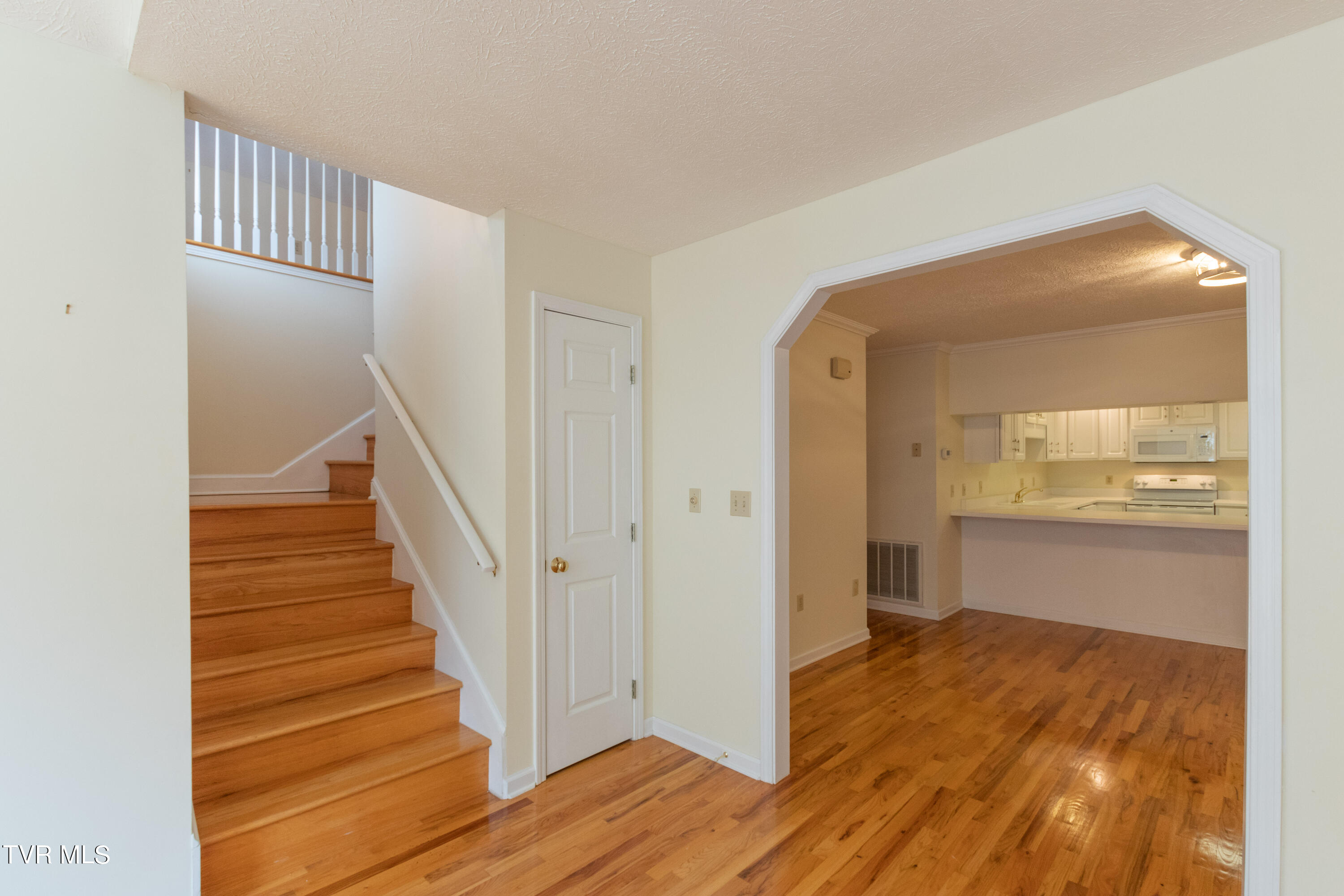 Abingdon, Virginia 24211, United States, 3 Bedrooms Bedrooms, ,2 BathroomsBathrooms,Residential,Pending,47545