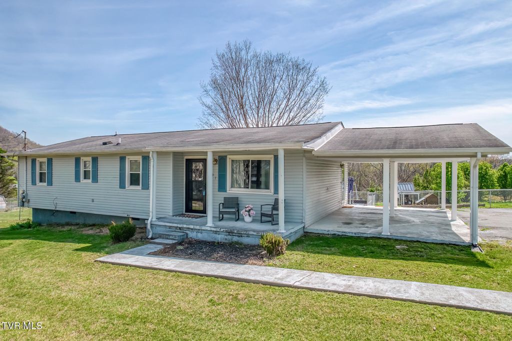 Photo of 797 Muddy Creek Road, Piney Flats, TN 37686 (MLS # 9993456)