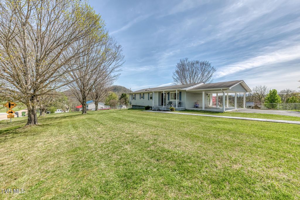 Photo of 797 Muddy Creek Road, Piney Flats, TN 37686 (MLS # 9993456)