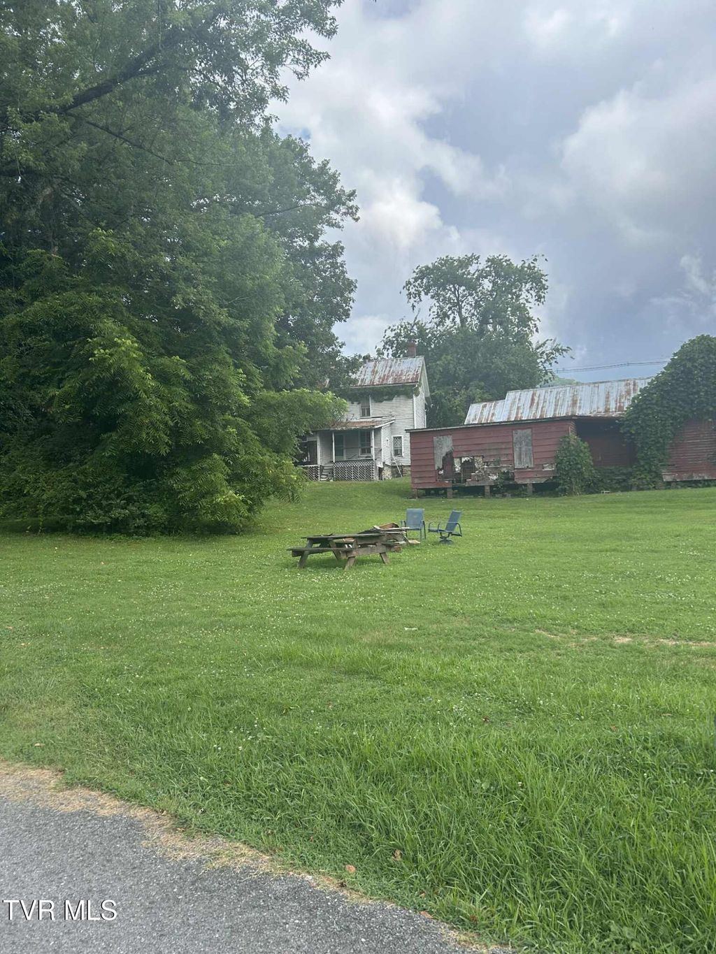 Photo of 199 Maple Avenue, Big Stone Gap, VA 24219 (MLS # 9989732)