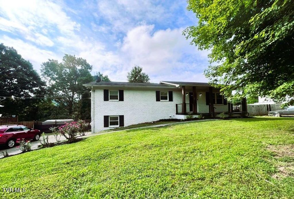 Photo of 2928 Mynatt Road, Knoxville, TN 37918 (MLS # 9989361)