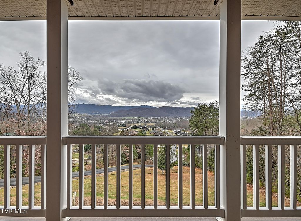 Photo of 128 Willshire Drive, Elizabethton, TN 37643 (MLS # 9989456)