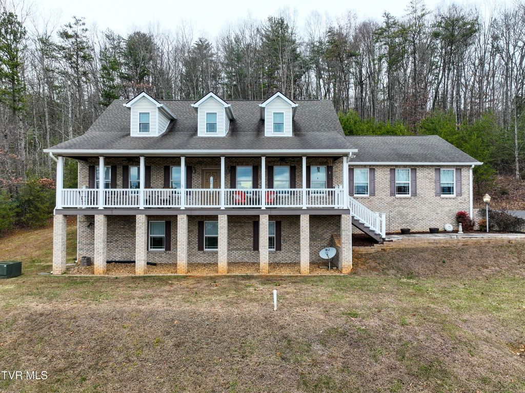 Photo of 128 Willshire Drive, Elizabethton, TN 37643 (MLS # 9989456)