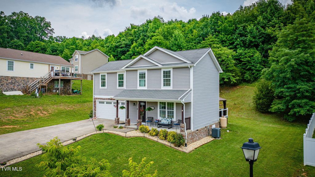 Photo of 102 Carmack Drive, Bristol, VA 24201 (MLS # 9997439)