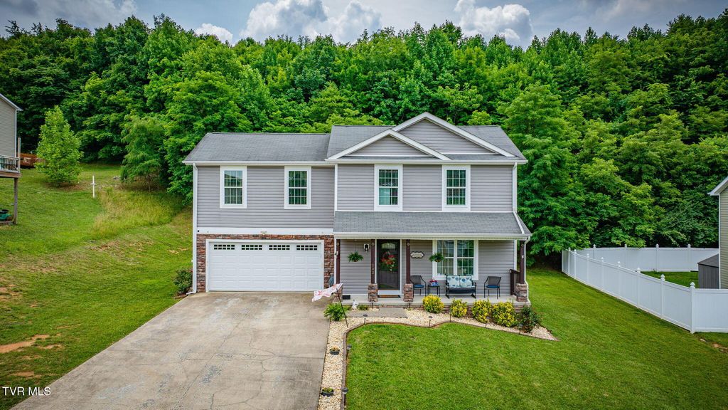 Photo of 102 Carmack Drive, Bristol, VA 24201 (MLS # 9997439)