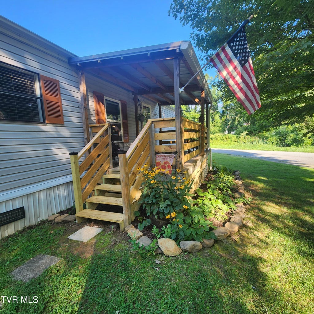 Photo of 113 Liberty Hollow Road, Elizabethton, TN 37643 (MLS # 9999308)