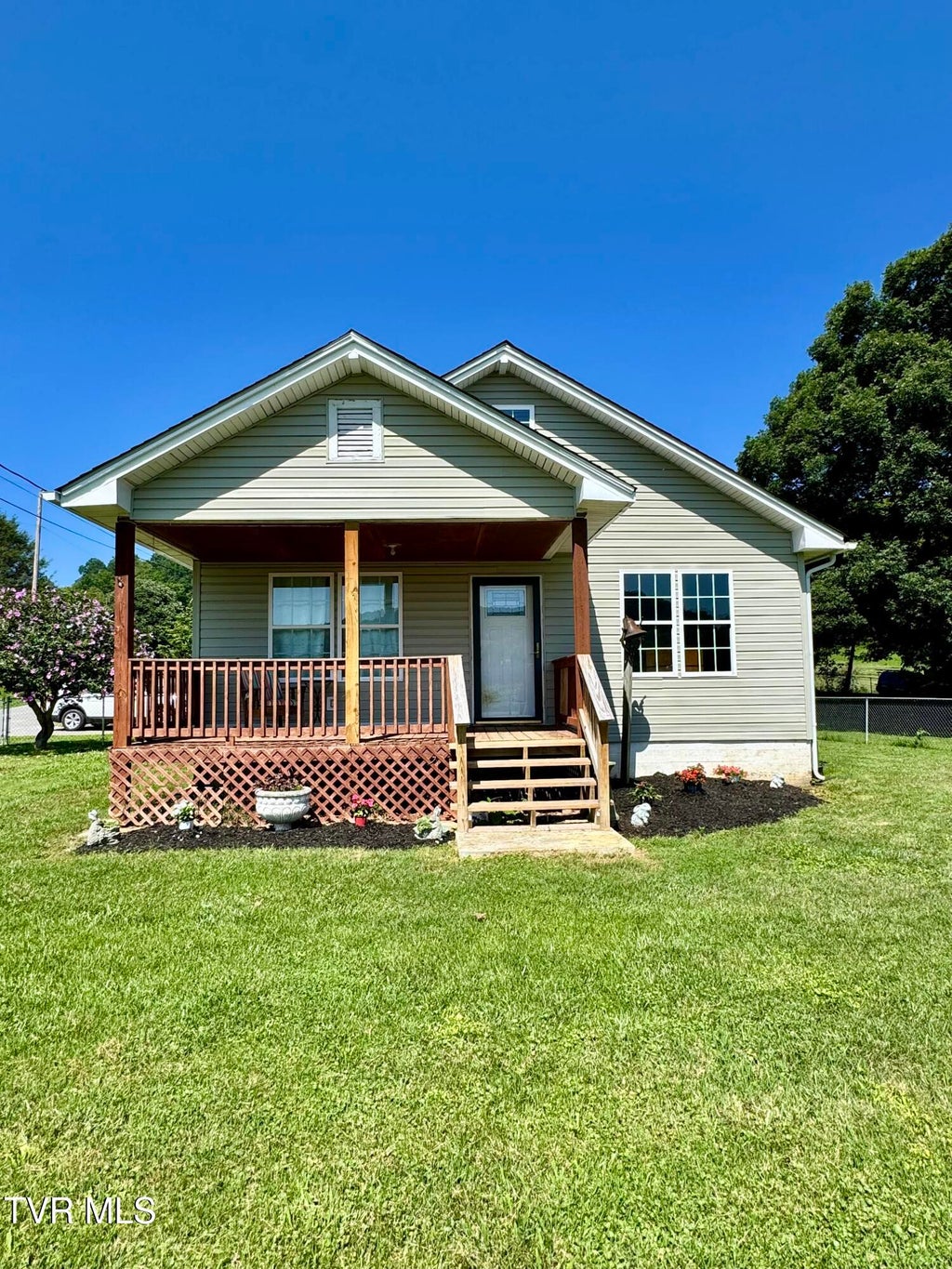 Photo of 2204 State Line Road, Elizabethton, TN 37643 (MLS # 10000095)