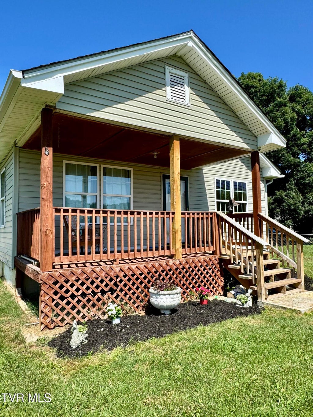 Photo of 2204 State Line Road, Elizabethton, TN 37643 (MLS # 10000095)