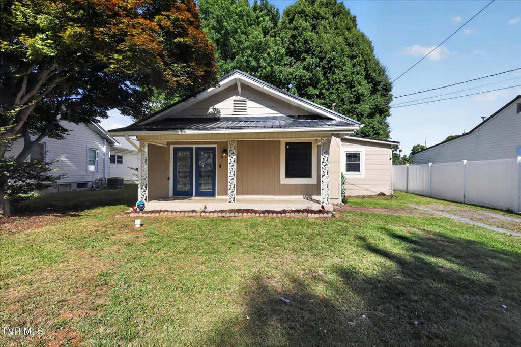 Photo of 907 Marion Avenue, Bristol, TN 37620 (MLS # 9996896)