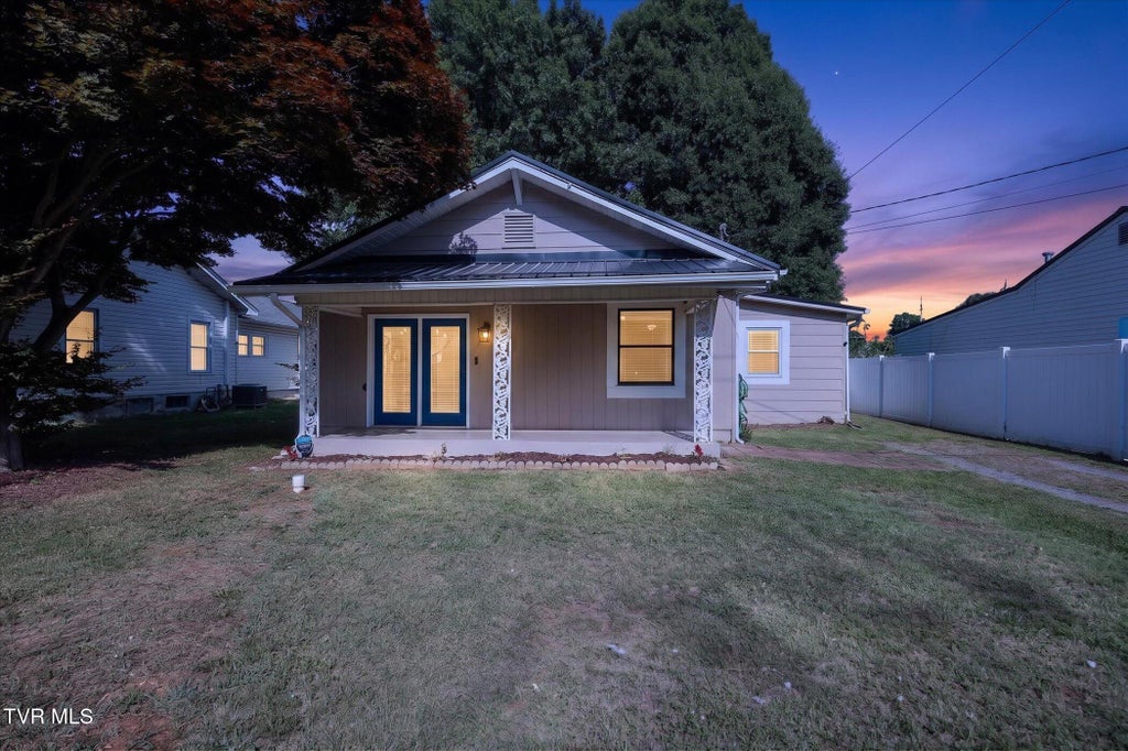 Photo of 907 Marion Avenue, Bristol, TN 37620 (MLS # 9996896)